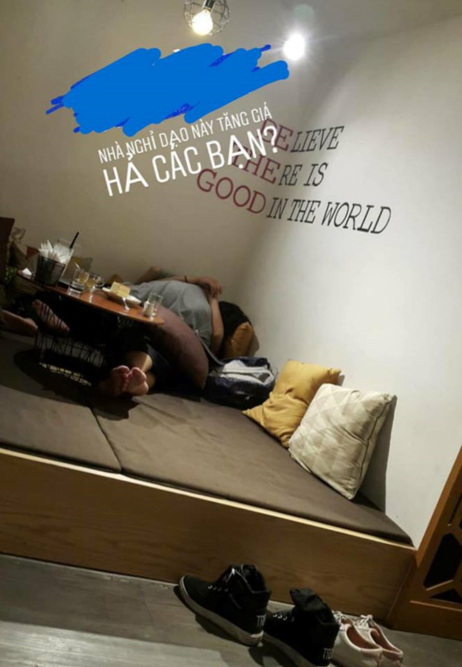 doi trai gai than nhien nam de len nhau tai quan ca phe o ha noi