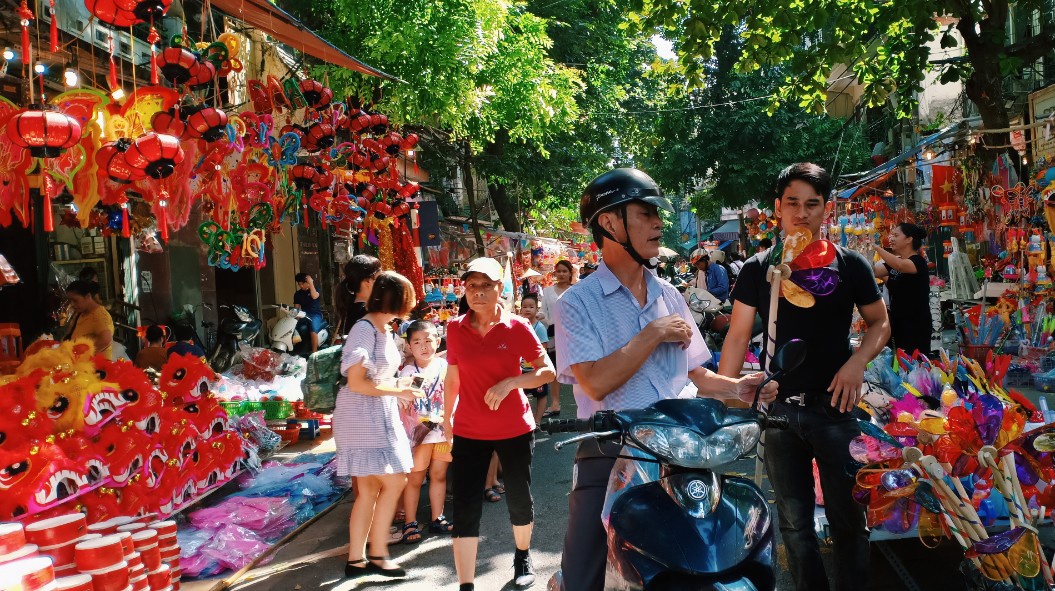 neu chua thay trung thu ve hay den pho hang ma tham quan
