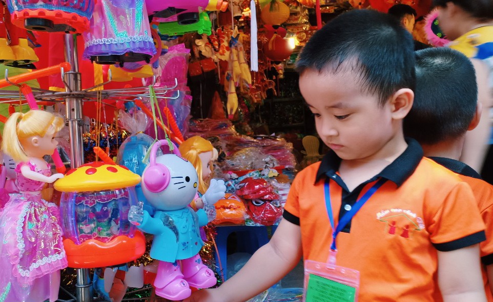 neu chua thay trung thu ve hay den pho hang ma tham quan