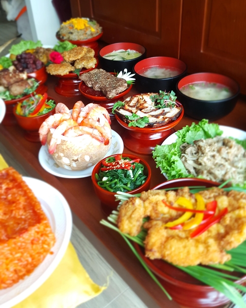mam co trung thu gan 60 mon viet han cua nu tien si
