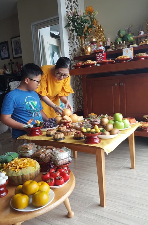 mam co trung thu gan 60 mon viet han cua nu tien si