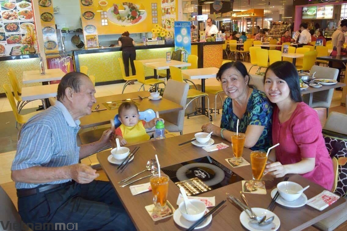 me 8x lam mon an ngo nghinh tri chung bieng an cho con