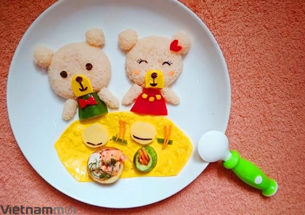 me 8x lam mon an ngo nghinh tri chung bieng an cho con