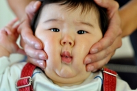 nho ba cham chau 1 thang me tre hoang so khi nhin thay mat con
