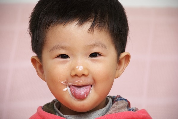 khi nao nen gioi thieu pho mai sua chua vang sua sua uong len men cho be