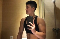 nam ca si han xin loi vi ga fan nu vao khach san