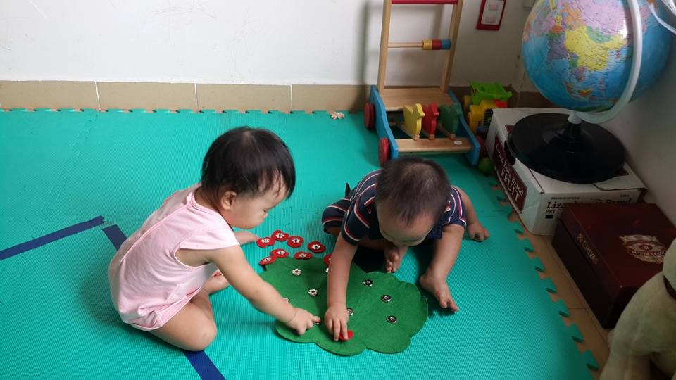 day con theo montessori con tu lap nhu mot nguoi lon thu nho nhung tam hon van la dua tre vo tu hanh phuc