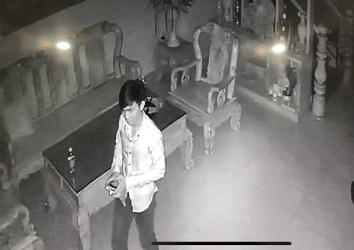 gia dinh sai gon ngo ngang phat hien ten trom nam ngu trong nha