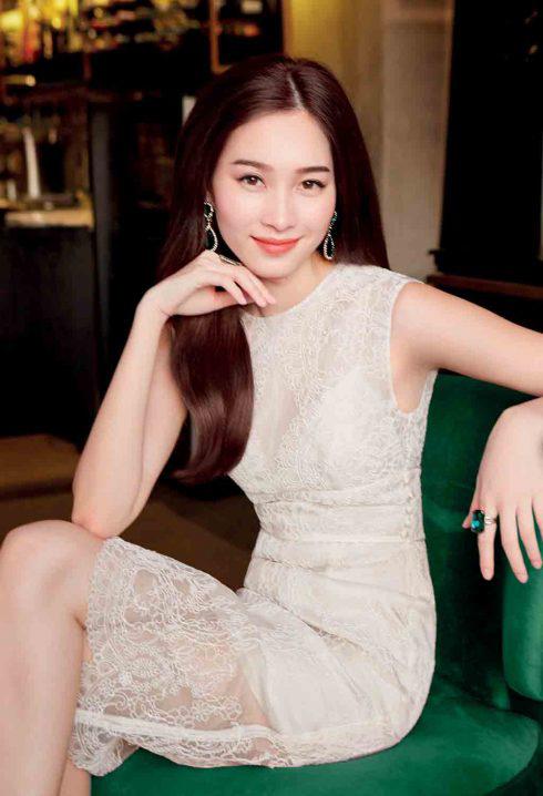 bi quyet da dep dang thon cua hoa hau dang thu thao truoc va sau khi sinh