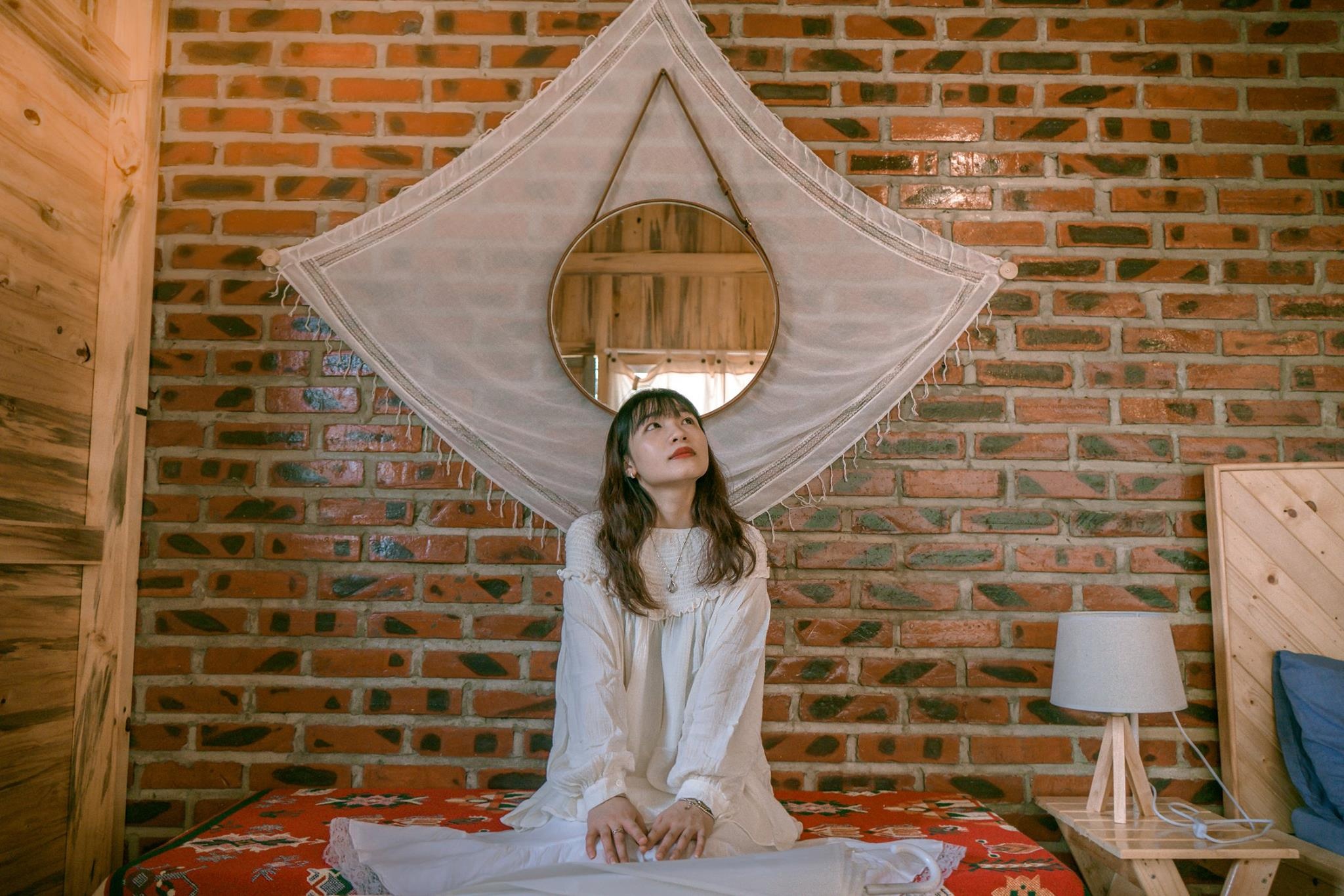 dung ngoi khong yen truoc homestay moi toanh dam chat chau au giua long moc chau