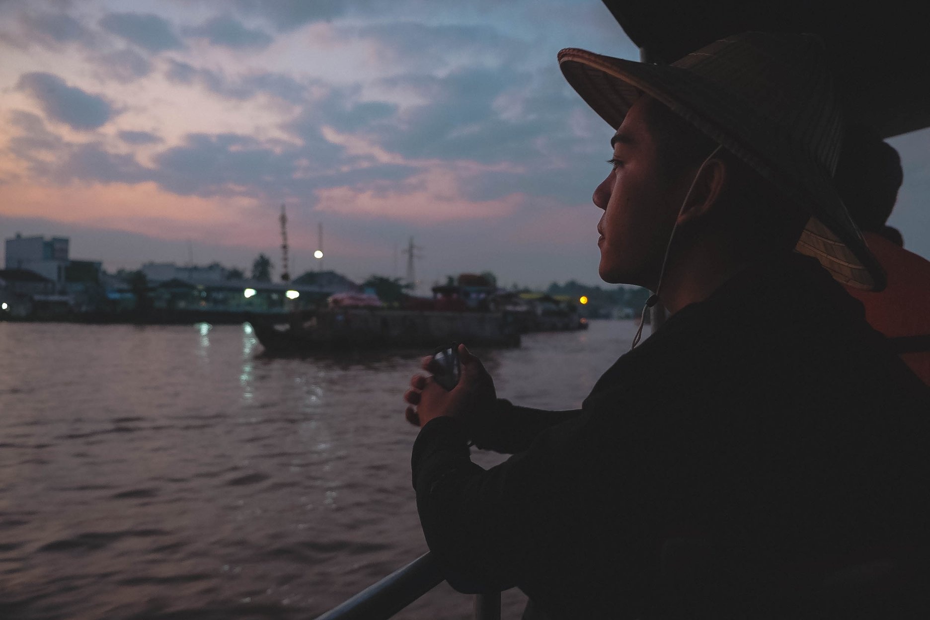 Cùng Thắng Cuội lạc lối ở miền Tây ‘gạo trắng nước trong’ những ngày sau lũ lụt cung thang cuoi lac loi o mien tay gao trang nuoc trong nhung ngay sau lu lut