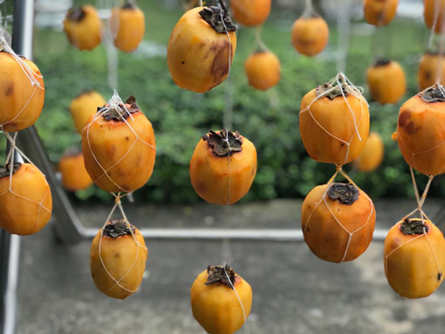 Bà nội trợ đua nhau khoe 'hồng treo gió' tự làm ngon hơn mua sẵn ba noi tro dua nhau khoe hong treo gio tu lam ngon hon mua san