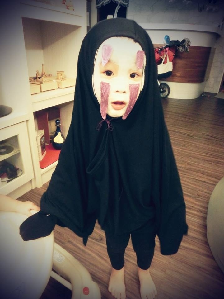 loat anh hoa trang halloween cho con khien moi nguoi cuoi bo ve do sang tao cua phu huynh