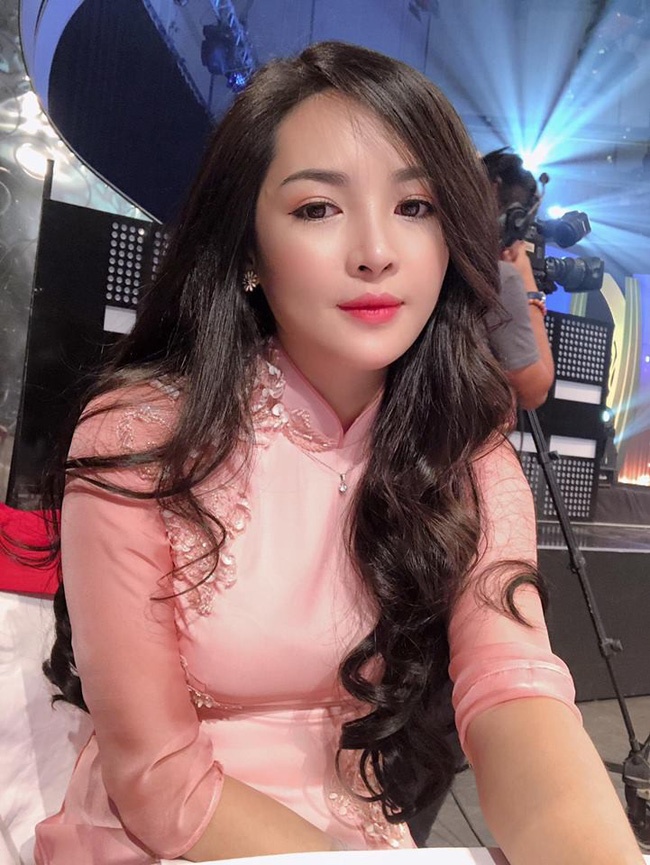 doi doi nho duoc tai tro dao keo 1 ty hotgirl nam dinh ngay cang xinh dep tan huong cuoc song nhu rich kid