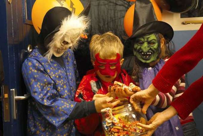 Vì sao chúng ta lại nói 'Trick or Treat' trong dịp Halloween? vi sao chung ta lai noi trick or treat trong dip halloween