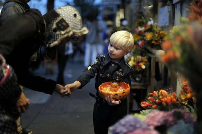 Vì sao chúng ta lại nói 'Trick or Treat' trong dịp Halloween? vi sao chung ta lai noi trick or treat trong dip halloween