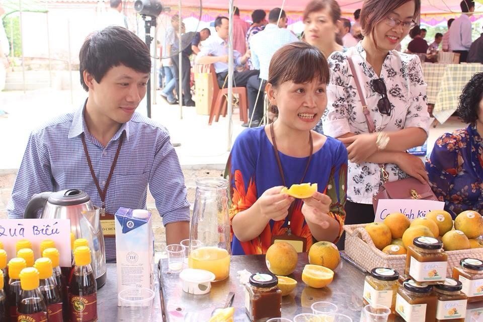 Phiên chợ cuối tuần độc đáo của các mẹ 'bỉm sữa' tại Hà Nội phien cho cuoi tuan doc dao cua cac me bim sua tai ha noi