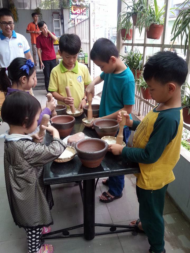 Phiên chợ cuối tuần độc đáo của các mẹ 'bỉm sữa' tại Hà Nội phien cho cuoi tuan doc dao cua cac me bim sua tai ha noi