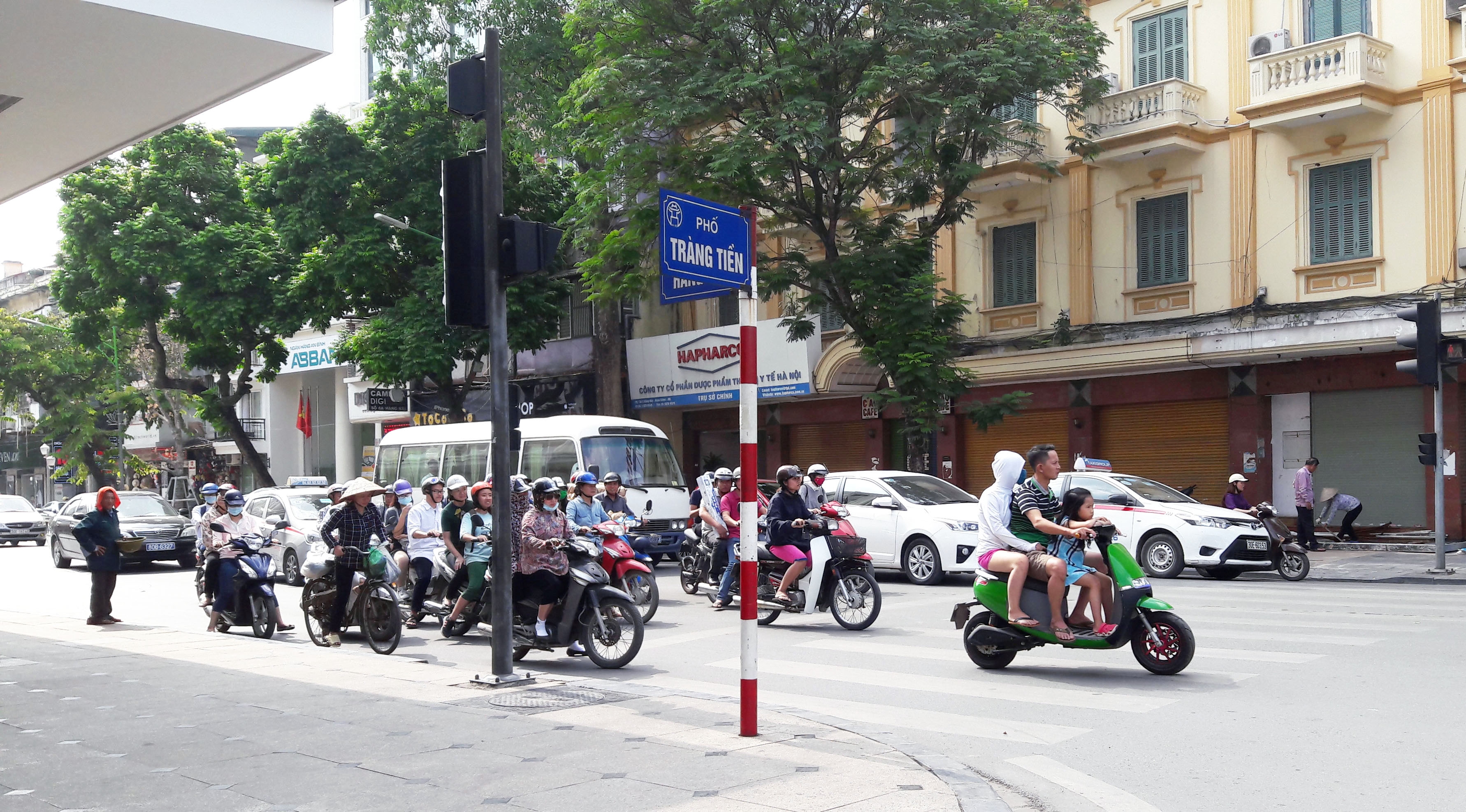 ha noi nang nong bat thuong giua mua dong
