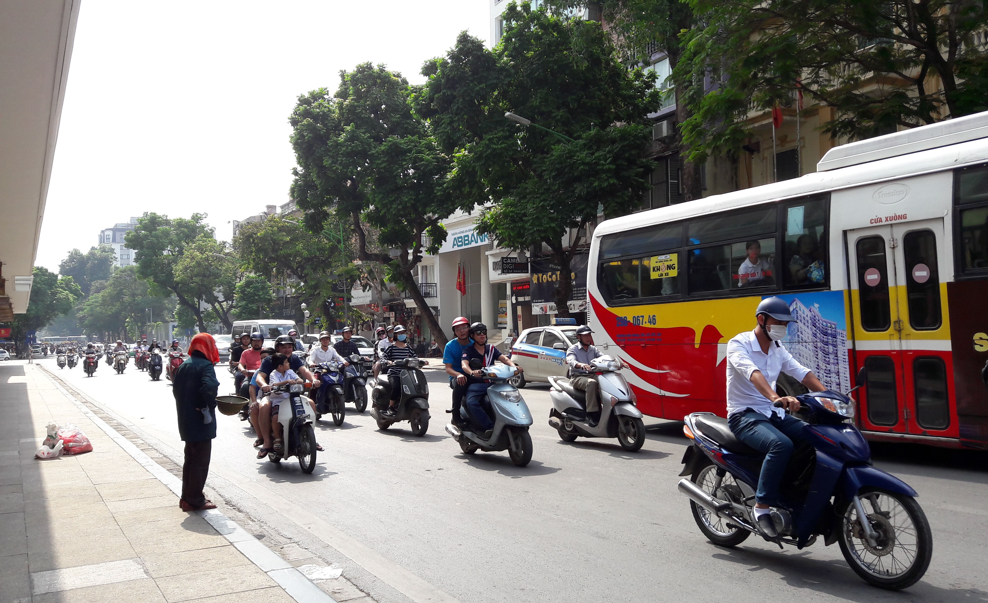 ha noi nang nong bat thuong giua mua dong