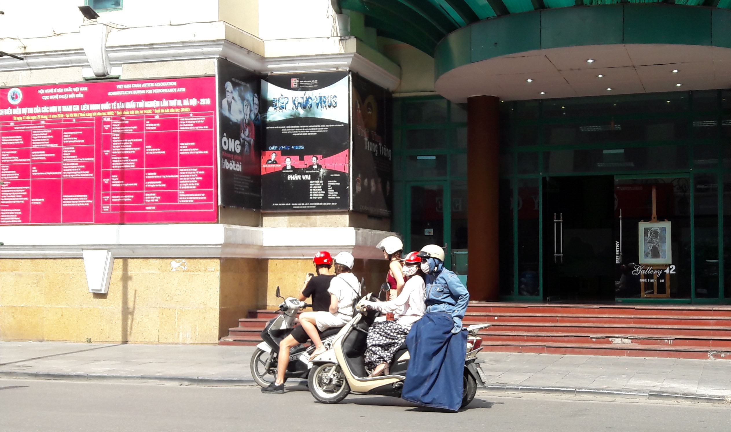 ha noi nang nong bat thuong giua mua dong