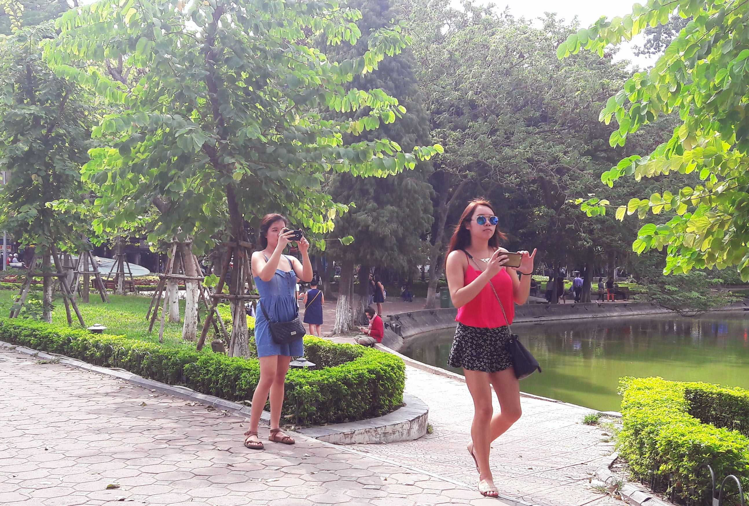 ha noi nang nong bat thuong giua mua dong