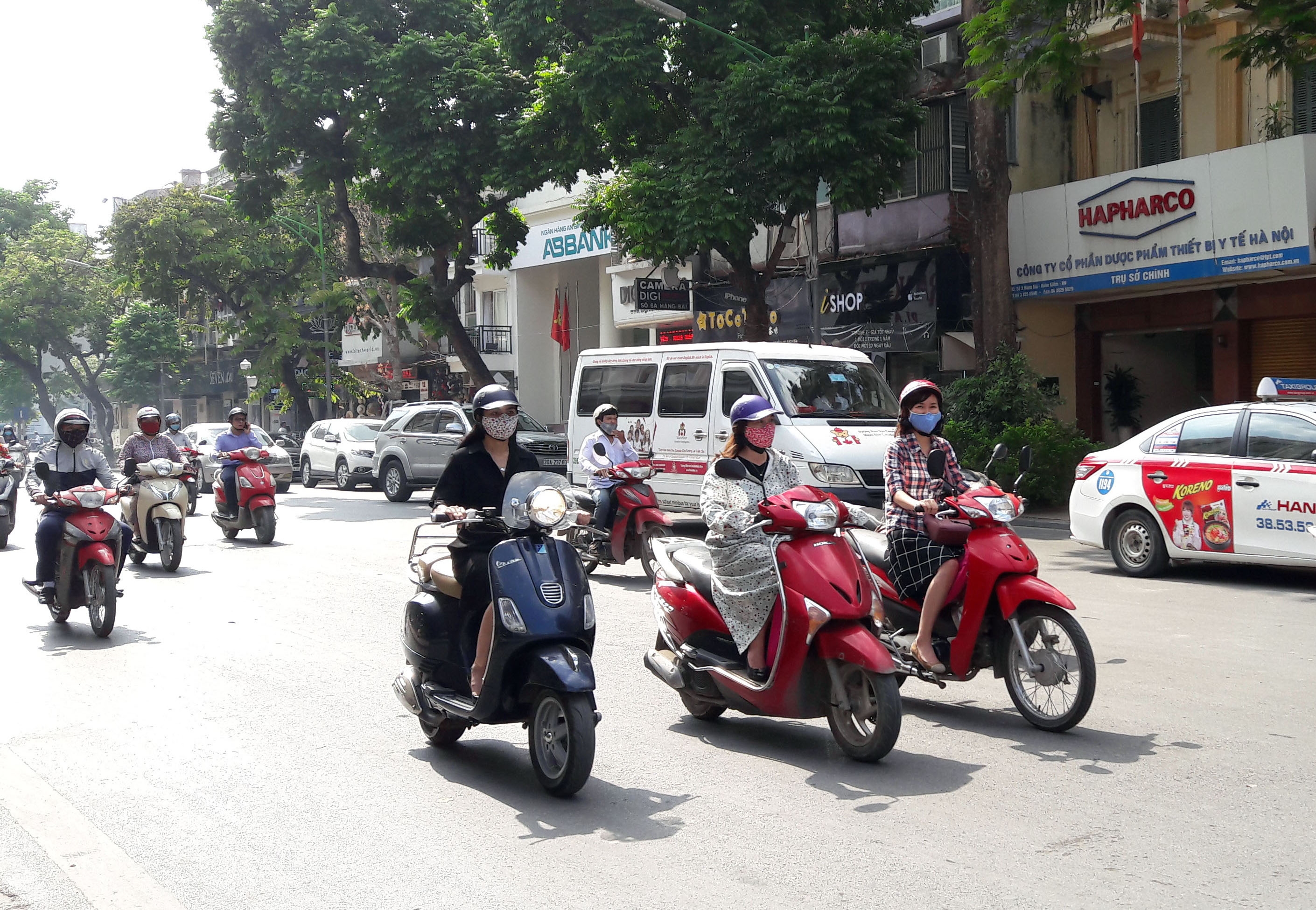 ha noi nang nong bat thuong giua mua dong