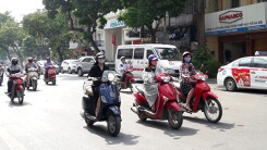 Trước đợt rét kỉ lục, thời tiết miền Bắc nắng nóng như mùa hè