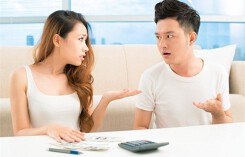 Nếu không muốn bị chồng bỏ, vợ khôn chớ dại tiêu tiền kiểu này