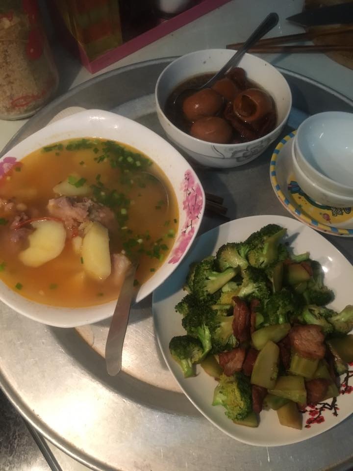 chan dung me sua moi sinh 7 ngay da tu nau com o cu khien chi em phuc sat dat