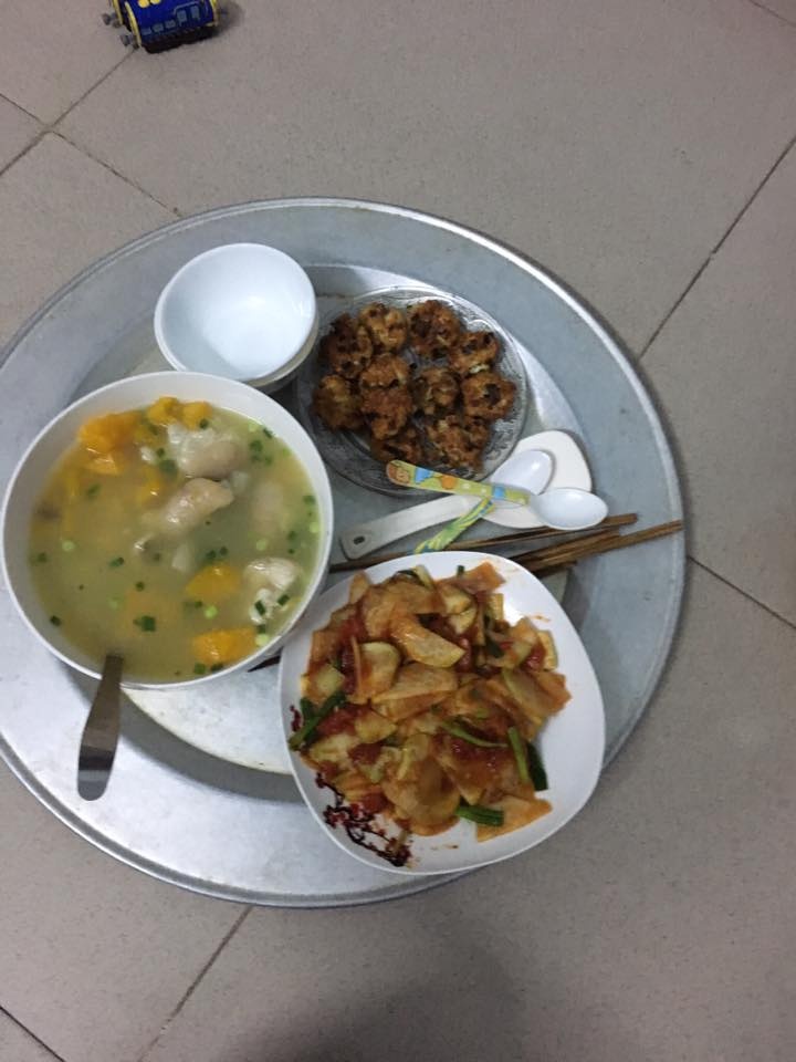 chan dung me sua moi sinh 7 ngay da tu nau com o cu khien chi em phuc sat dat