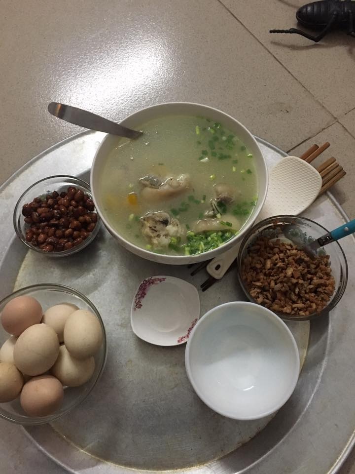 chan dung me sua moi sinh 7 ngay da tu nau com o cu khien chi em phuc sat dat