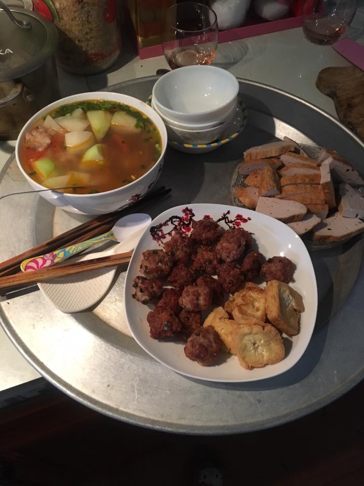 chan dung me sua moi sinh 7 ngay da tu nau com o cu khien chi em phuc sat dat