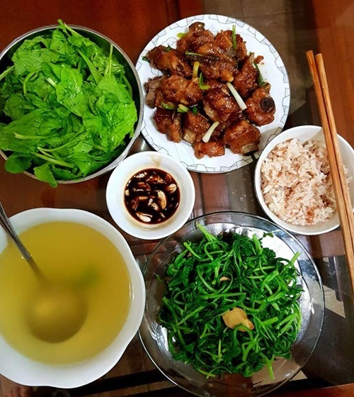 ba me hai con o hung yen thu hang ta nong pham tu vuon rau san thuong 40 m2