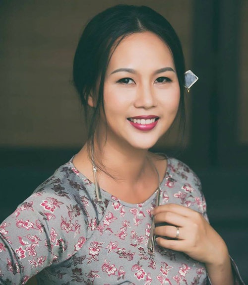 nu hoa si giu lua gia dinh bang cach bay ban an nhu khach san