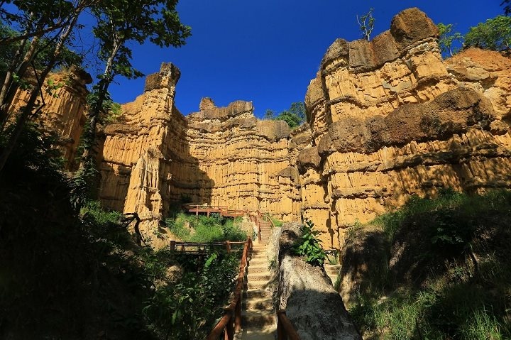 mc minh trang chia se top dia diem nhat dinh phai den o chiangmai thai lan cho gia dinh co tre nho