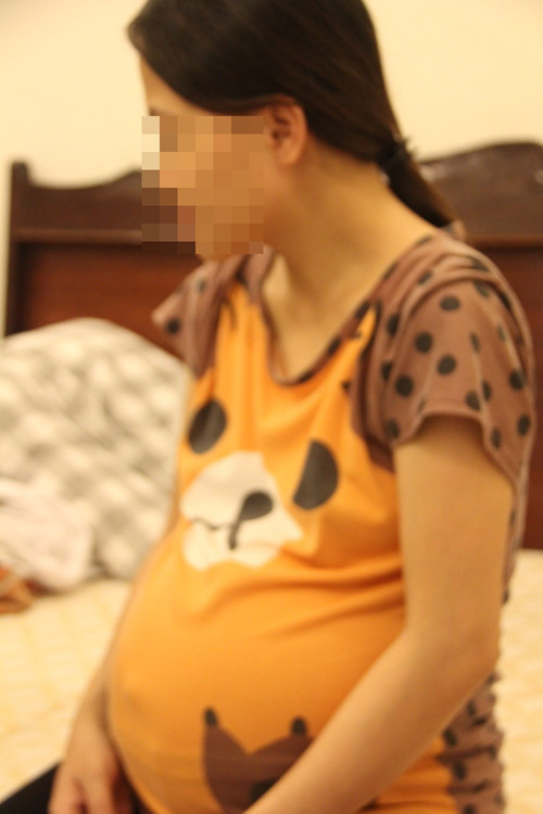 nu sinh vien phai lam me ky 3 tinh chi dep den khi thu thai 2 vach