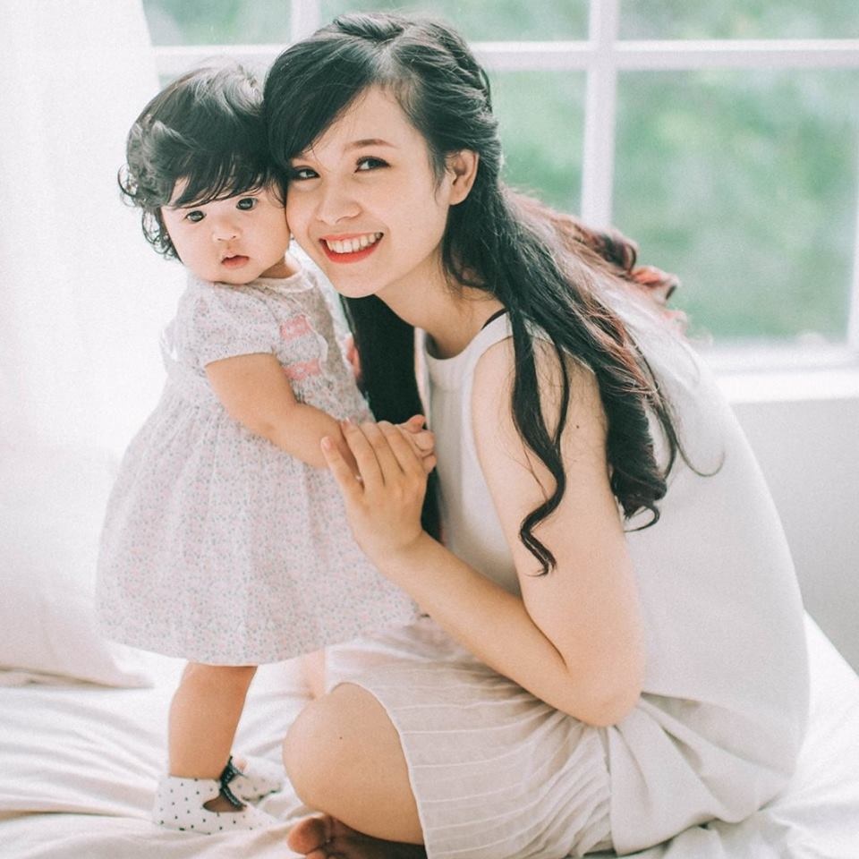 nghien mua quan ao cho con benh nang kho chua cua hoi me cuong con gai