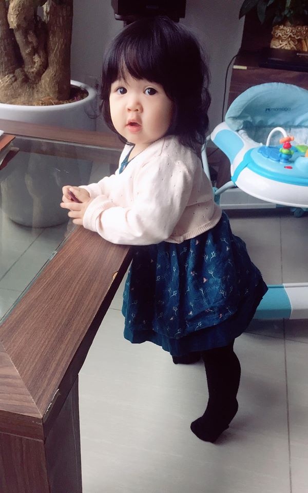 nghien mua quan ao cho con benh nang kho chua cua hoi me cuong con gai