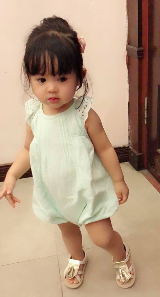 nghien mua quan ao cho con benh nang kho chua cua hoi me cuong con gai