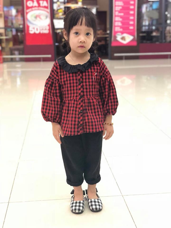 nghien mua quan ao cho con benh nang kho chua cua hoi me cuong con gai