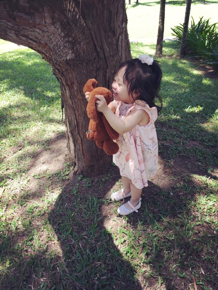 nghien mua quan ao cho con benh nang kho chua cua hoi me cuong con gai