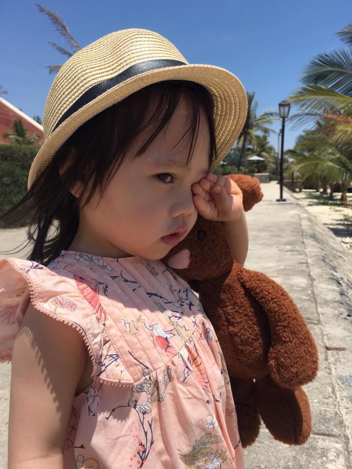 nghien mua quan ao cho con benh nang kho chua cua hoi me cuong con gai