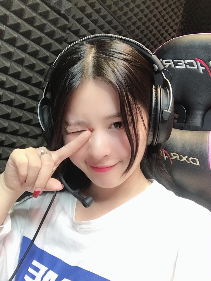 hanh trinh thoat mac hotgirl de theo duoi dam me streamer game cua 9x dan toc tay