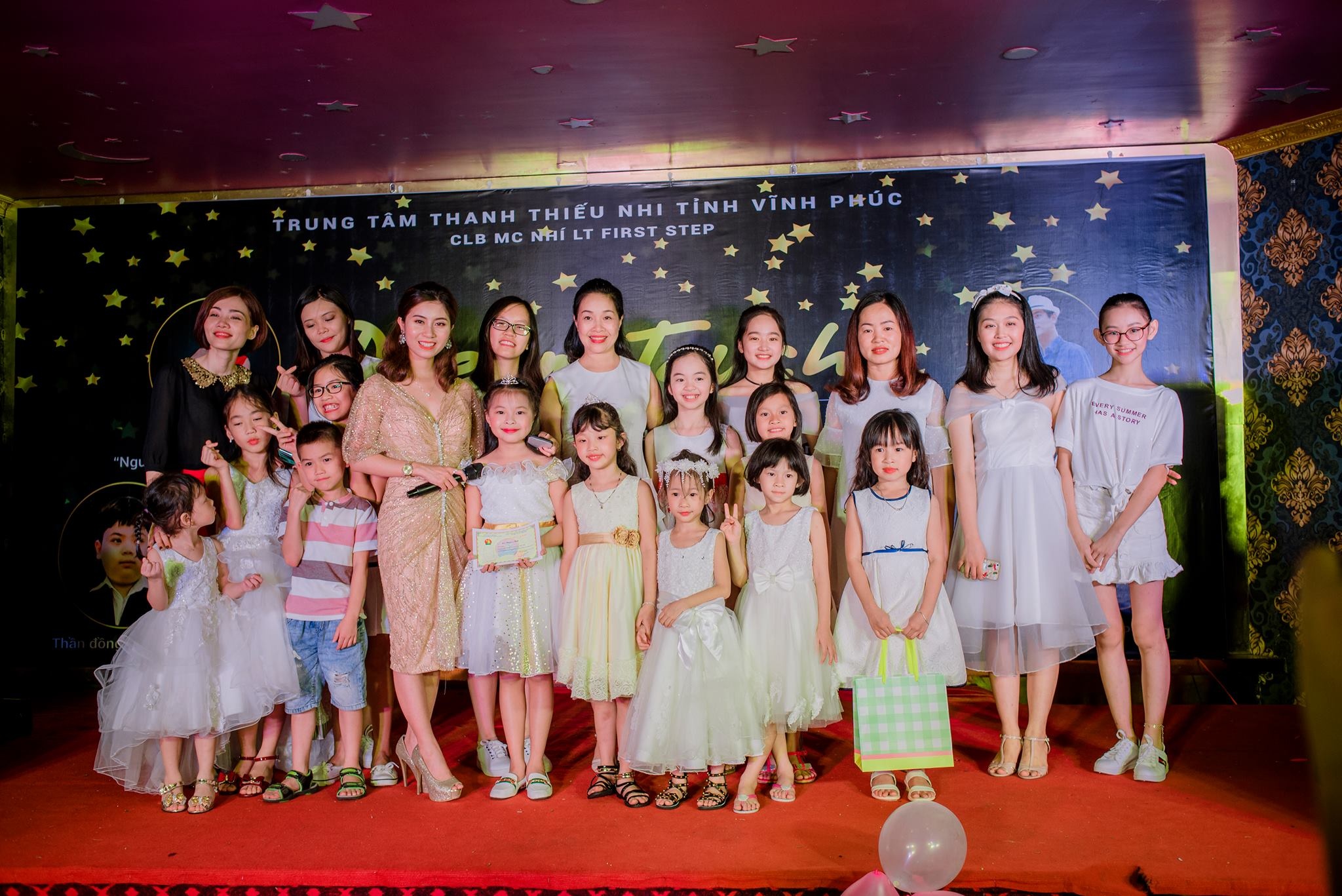 nu mc xinh dep khoi nghiep tu nam ba dai hoc su tu tin lam nen tat ca