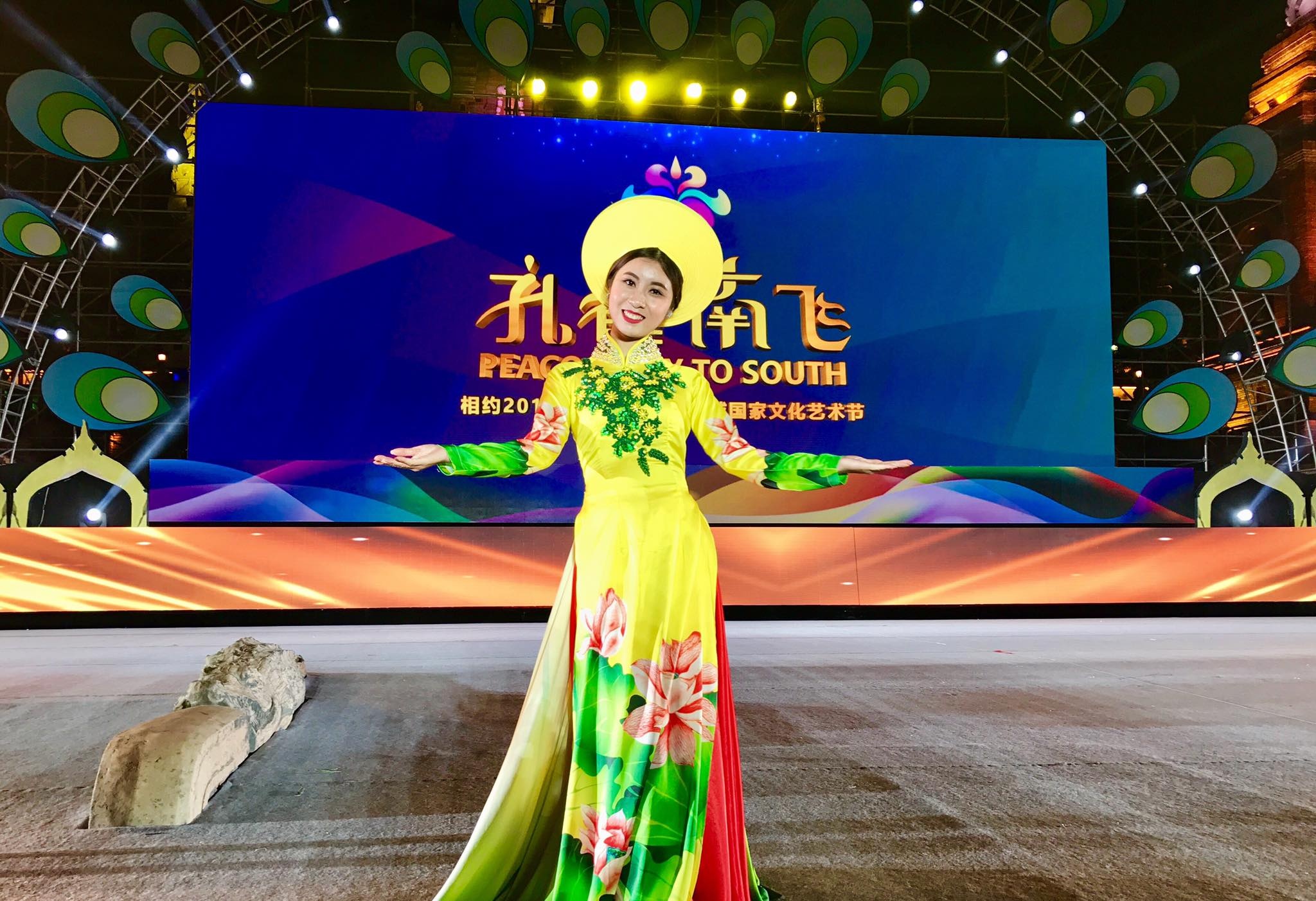nu mc xinh dep khoi nghiep tu nam ba dai hoc su tu tin lam nen tat ca