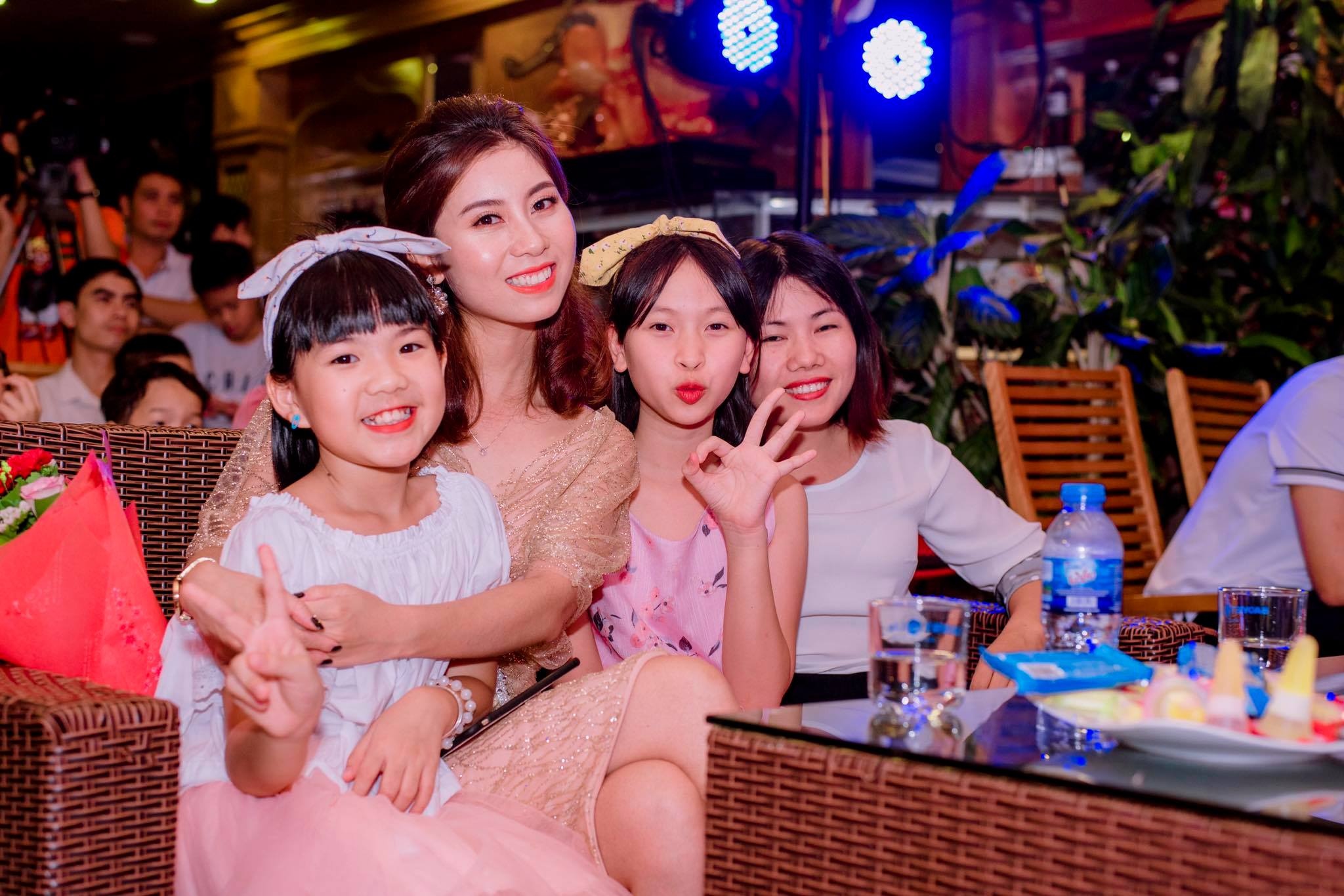 nu mc xinh dep khoi nghiep tu nam ba dai hoc su tu tin lam nen tat ca