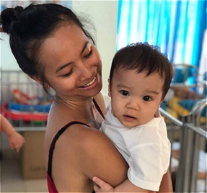 co gai goc viet di tim me sau 25 nam bi bo tren cau sai gon