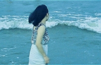 be gai 5 tuoi luon noi me da mat o duoi gam giuong