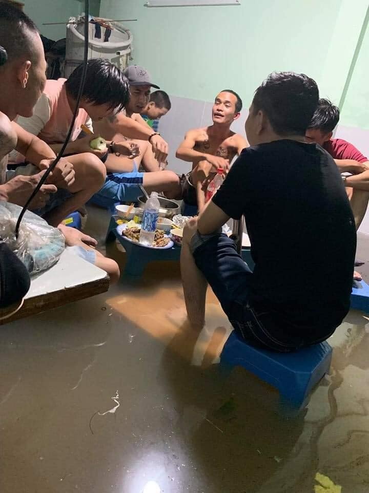 dem mat ngu va song chung voi nuoc cua nguoi sai gon
